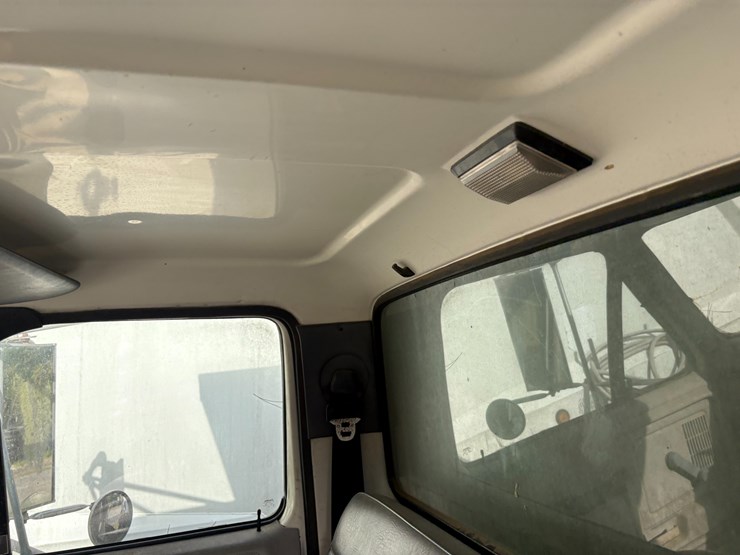 1992-ford-f700-image-50
