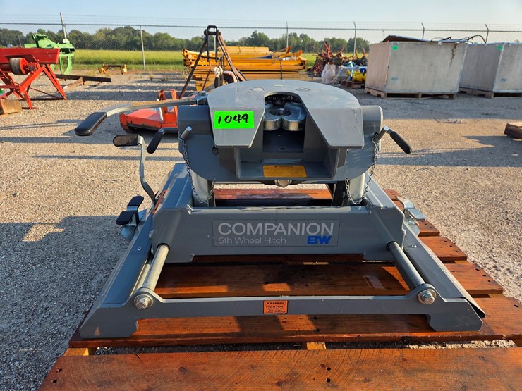 #1049-•-b&w-companion-fifth-wheel-hitch-image-1