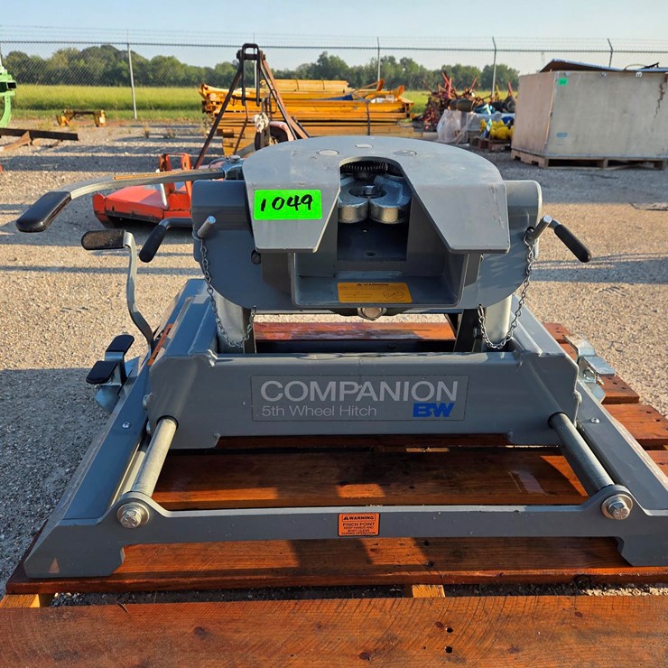 #1049 • B&W Companion Fifth Wheel Hitch