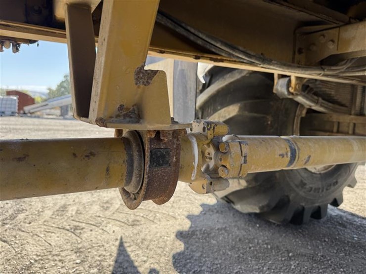 2005-john-deere-70-image-36