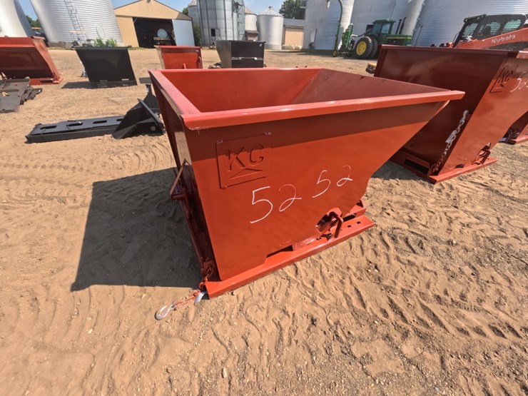 #5252-•-1.5-yard-self-dumping-hopper-image-3