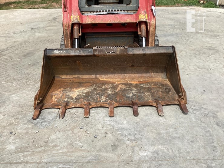 2019-takeuchi-tl8-image-11