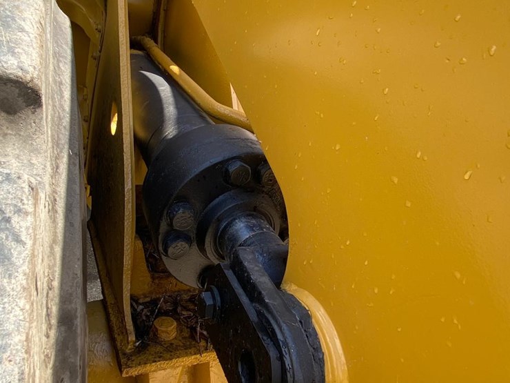 2015-caterpillar-966m-image-35