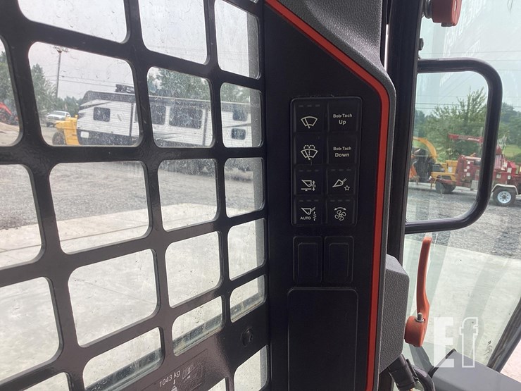 2023-bobcat-t64-image-16