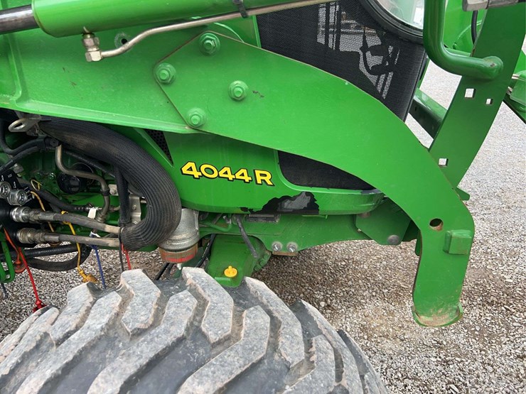 john-deere-4044r-image-26