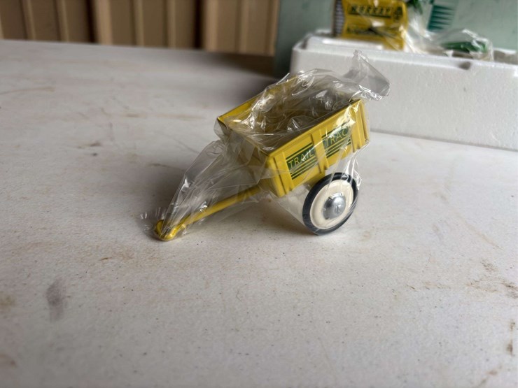 (2)-1/24-chevy-truck-and-murray-pedal-tractor-models-image-8