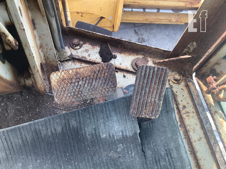 1988-deere-670b-image-18