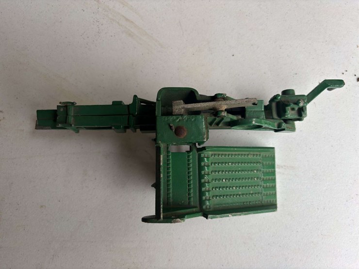 (2)-1/16-oliver-tractor-and-baler-slik-image-17