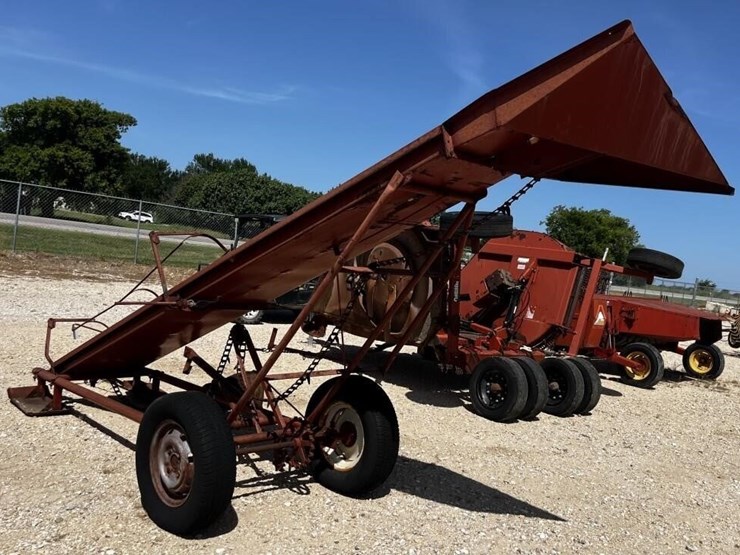 l2--square-bale-loader-image-4