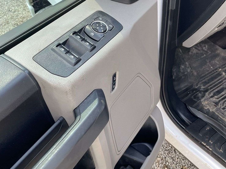 2020-ford-f150-xl-image-25