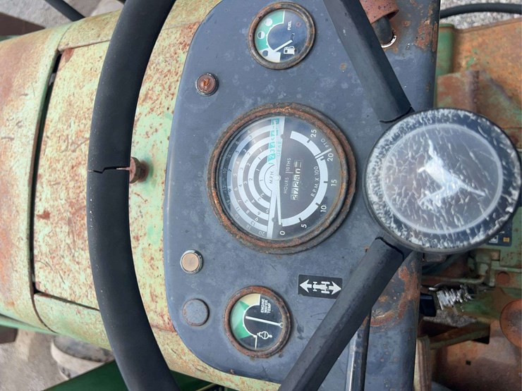 john-deere-2440-image-27