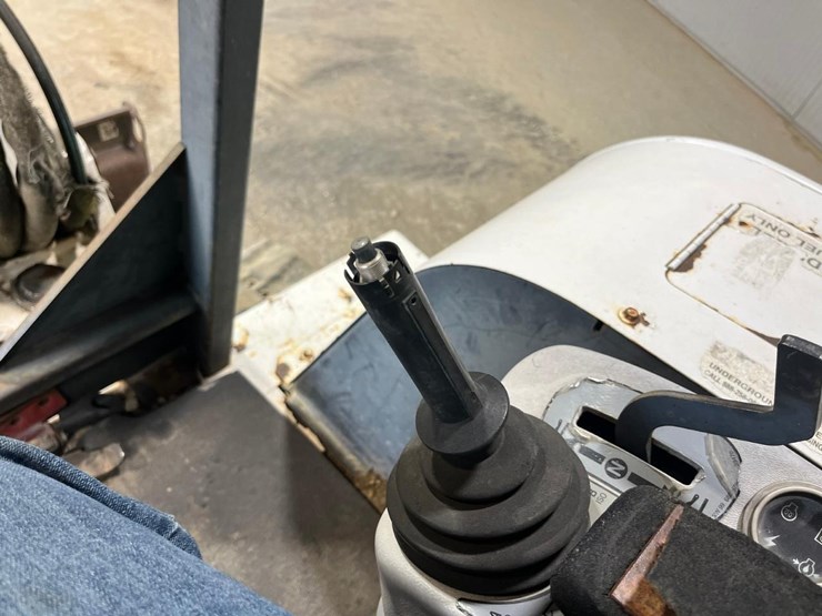 2000-bobcat-331-image-32