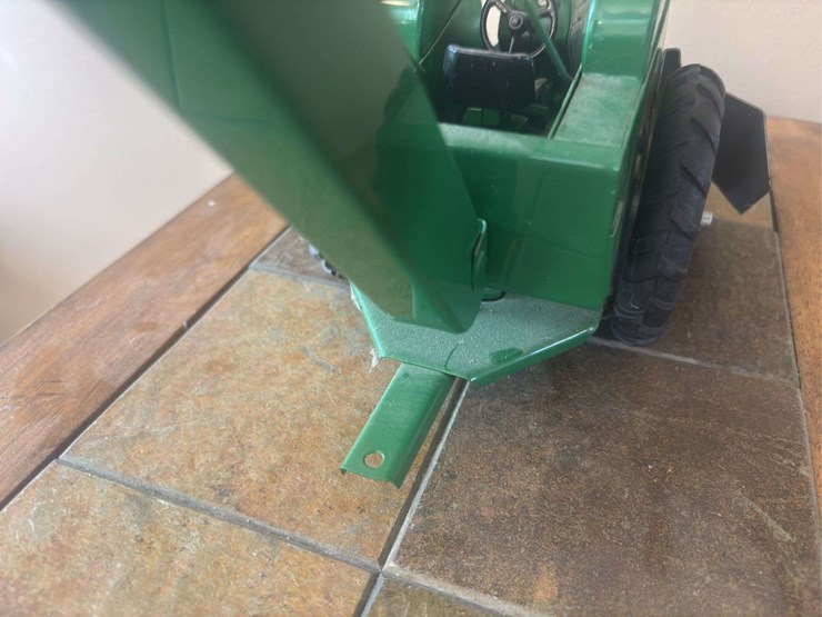 1/16-oliver-770-w/mounted-corn-picker-custom-image-11