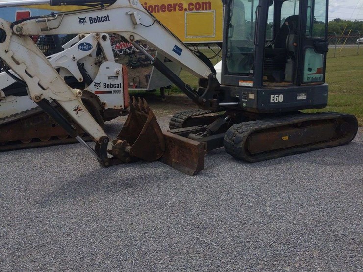 bobcat-e50-image-1