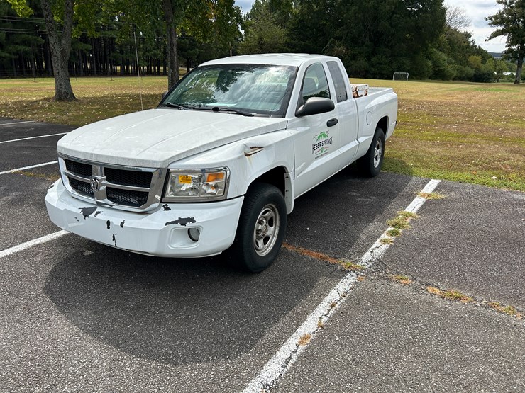 2010-dodge-dakota-image-1