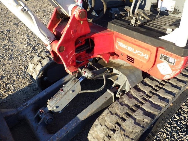 2020-takeuchi-tb230-image-16
