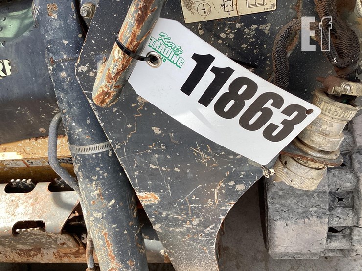 2015-deere-323e-image-23