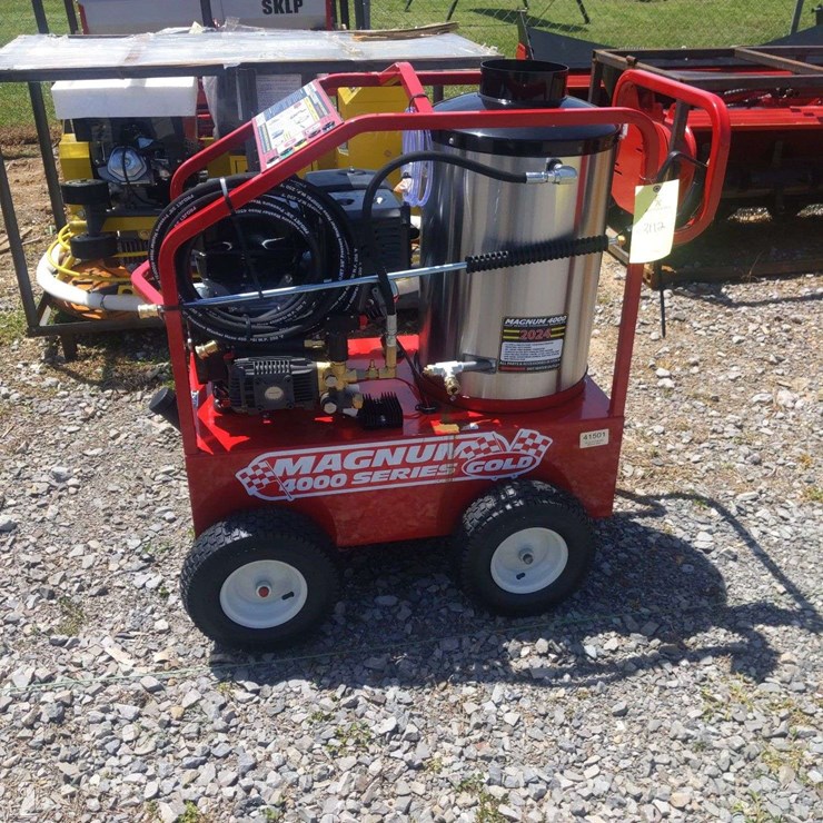 UNUSED MAGNUM 4000 GOLD HOT WATER PRESSURE WASHER