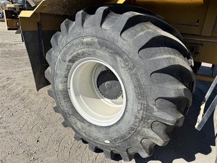 2005-john-deere-70-image-52