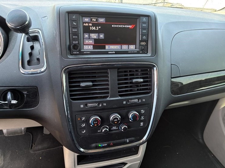 2017-dodge-grand-caravan-image-11