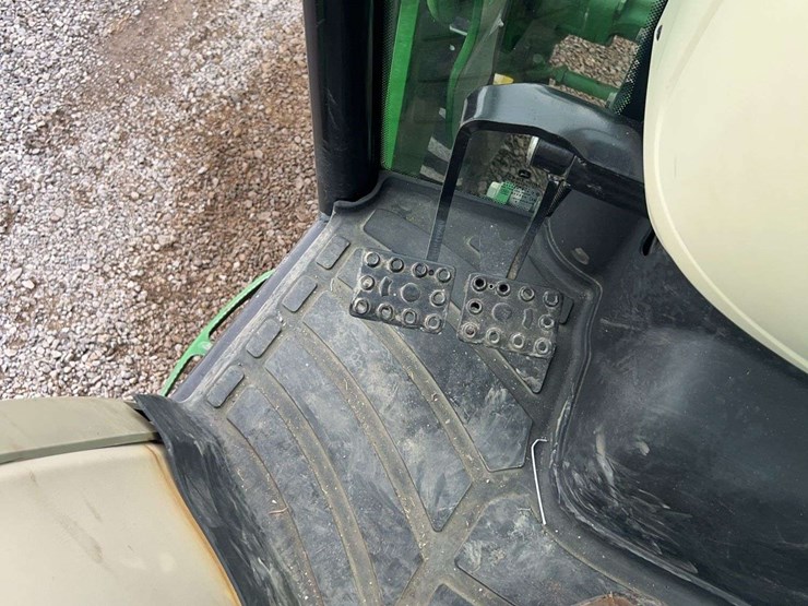 john-deere-4044r-image-57