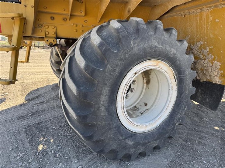 2005-john-deere-70-image-49