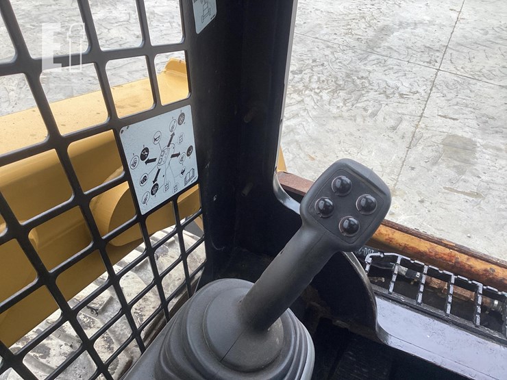 2019-caterpillar-236d-image-16