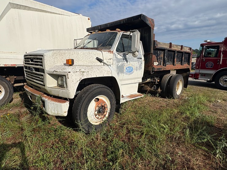 1992-ford-f700-image-1