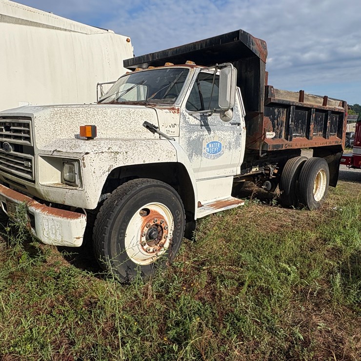 1992 FORD F700