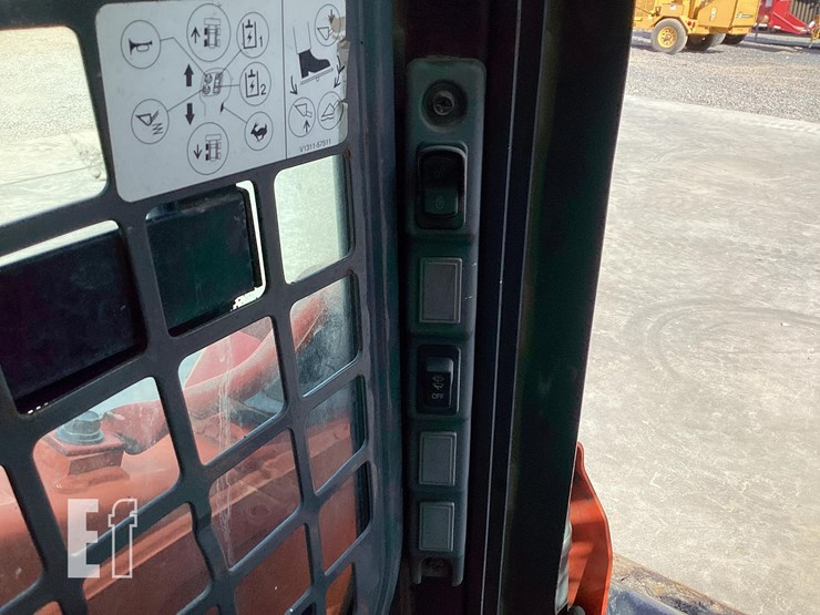 2016-kubota-ssv65-image-17