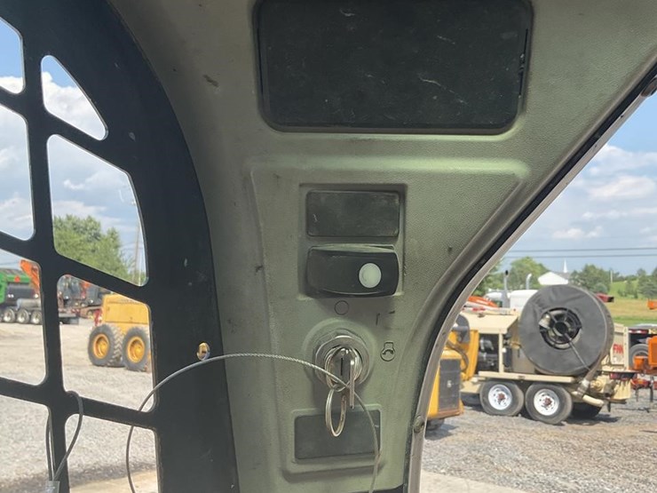 2016-caterpillar-259d-image-18
