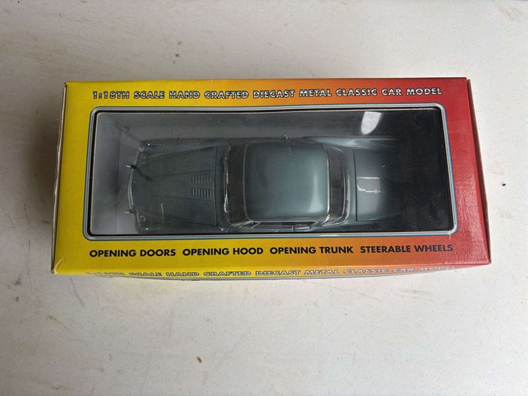 (3)-1/24-ford-bank-and-1/18-ford-hotrod-and-studebaker-golden-hawk-image-21