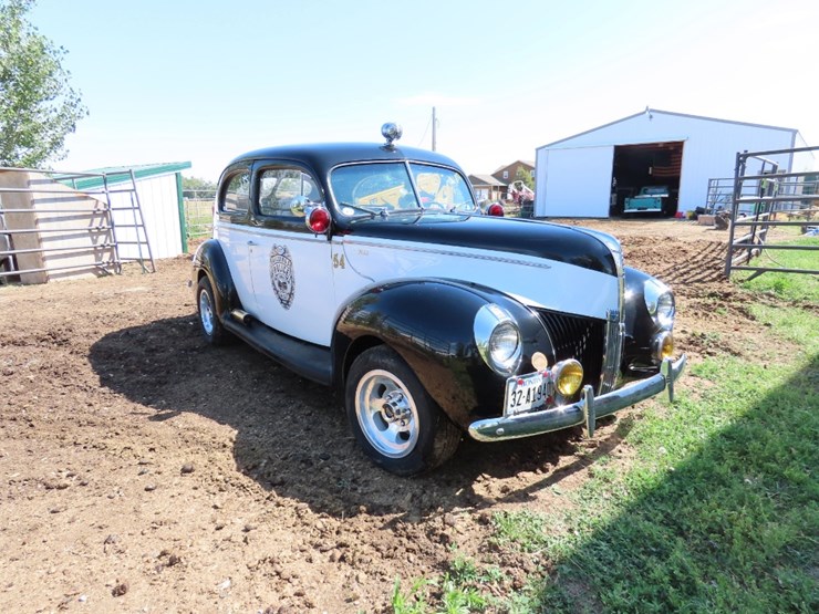 1940-ford-deluxe-cop-car-image-1