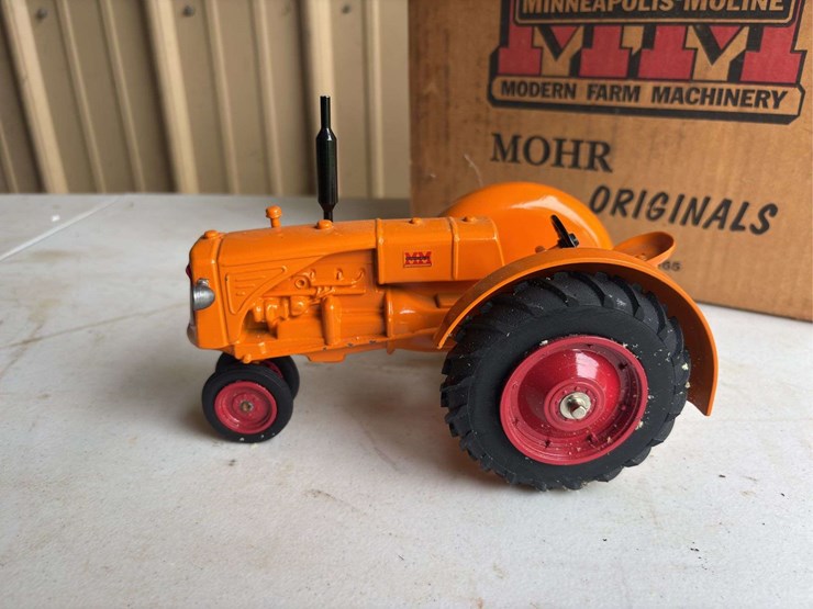 (2)-1/16-minneapolis-moline-utu-and-1/64-minneapolis-moline-udlx-image-4