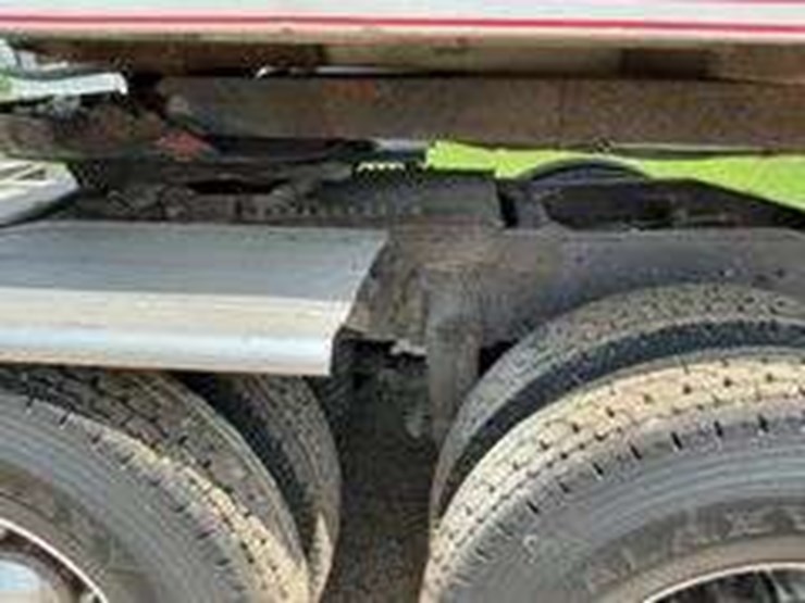 1983-peterbilt-400-semi-truck-image-12