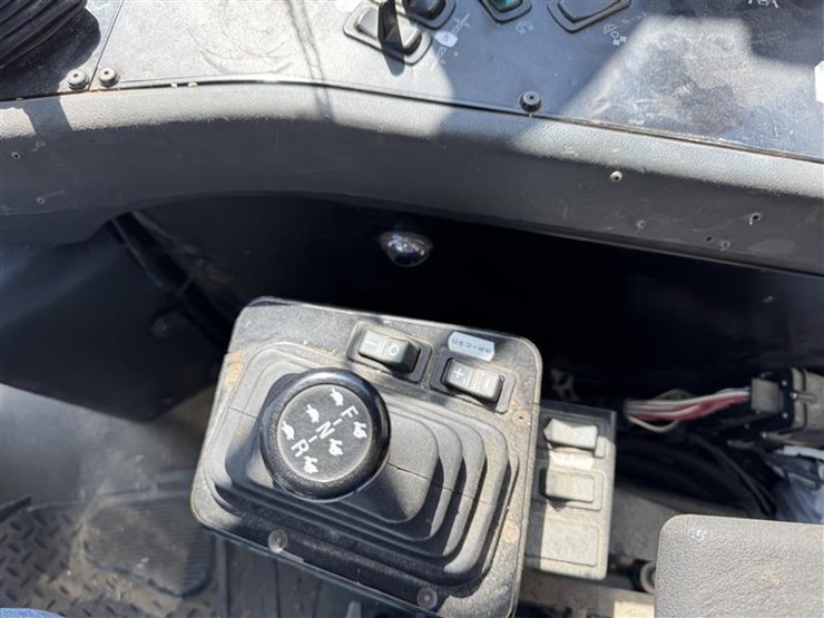 2005-john-deere-70-image-19