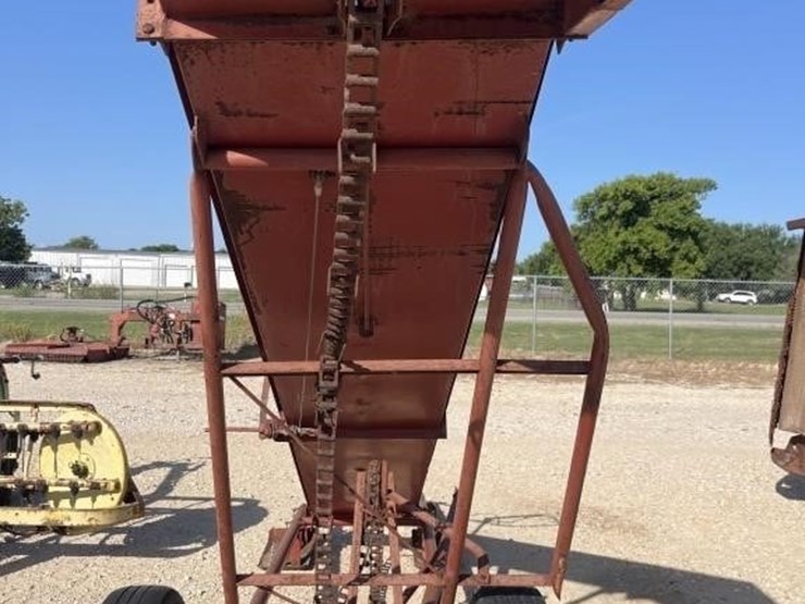 l2--square-bale-loader-image-9