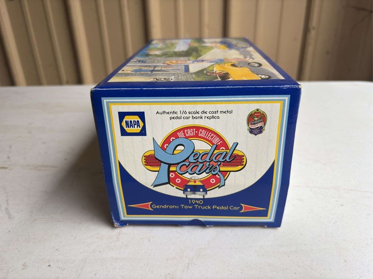 (2)-vermeer-truck-and-napa-pedal-car-toy-nib-image-13