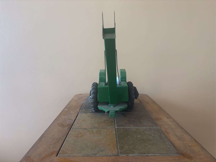1/16-oliver-770-w/mounted-corn-picker-custom-image-4