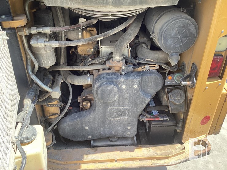 2021-caterpillar-272d3-image-10