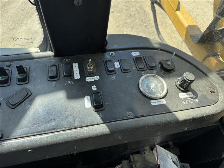 2005-john-deere-70-image-18