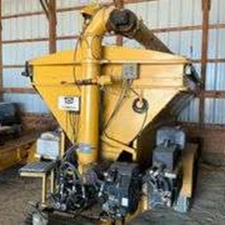 Grain-O-Vator 100 bu.box on trailer