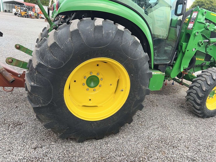 john-deere-4044r-image-31