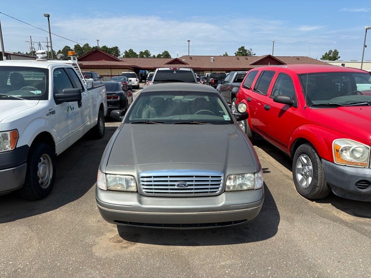 #5009-•-2003-ford-crown-victoria-|-for-parts/repairs-image-2