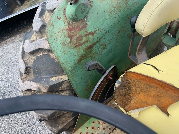 john-deere-2440-image-26