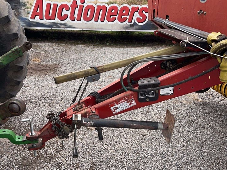 2005-new-holland-br740-image-22