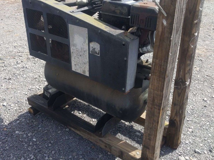 predator-30-gallon-gas-air-compressor-image-3