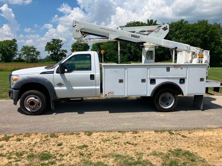 2015-f-550-bucket-truck.-image-6