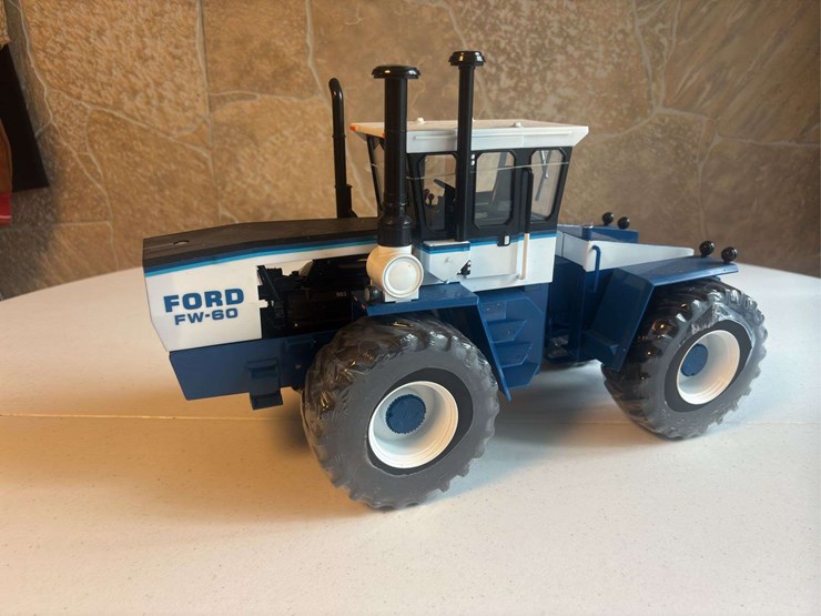 1/16-ford-fw-60-4wd-ertl-image-1