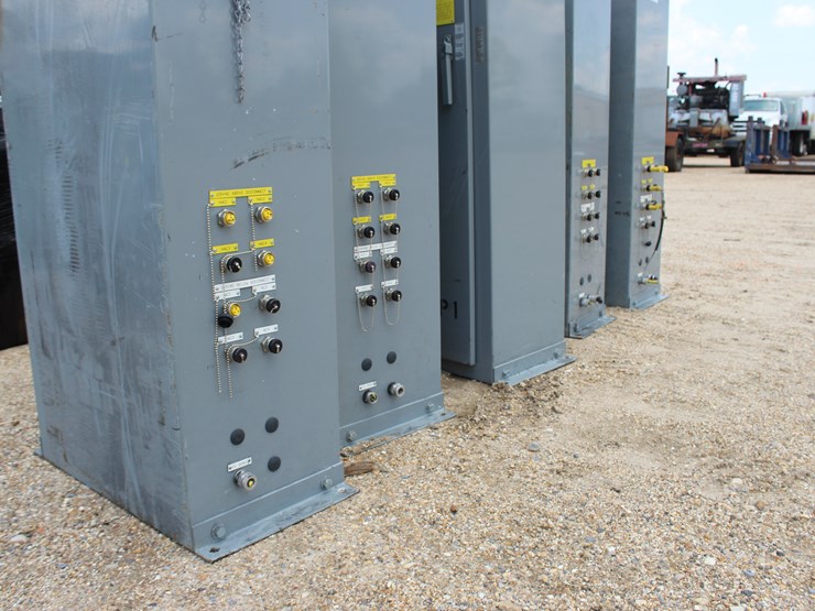 #3489-•-lot-of-5-outdoor-electrical-boxes-image-3